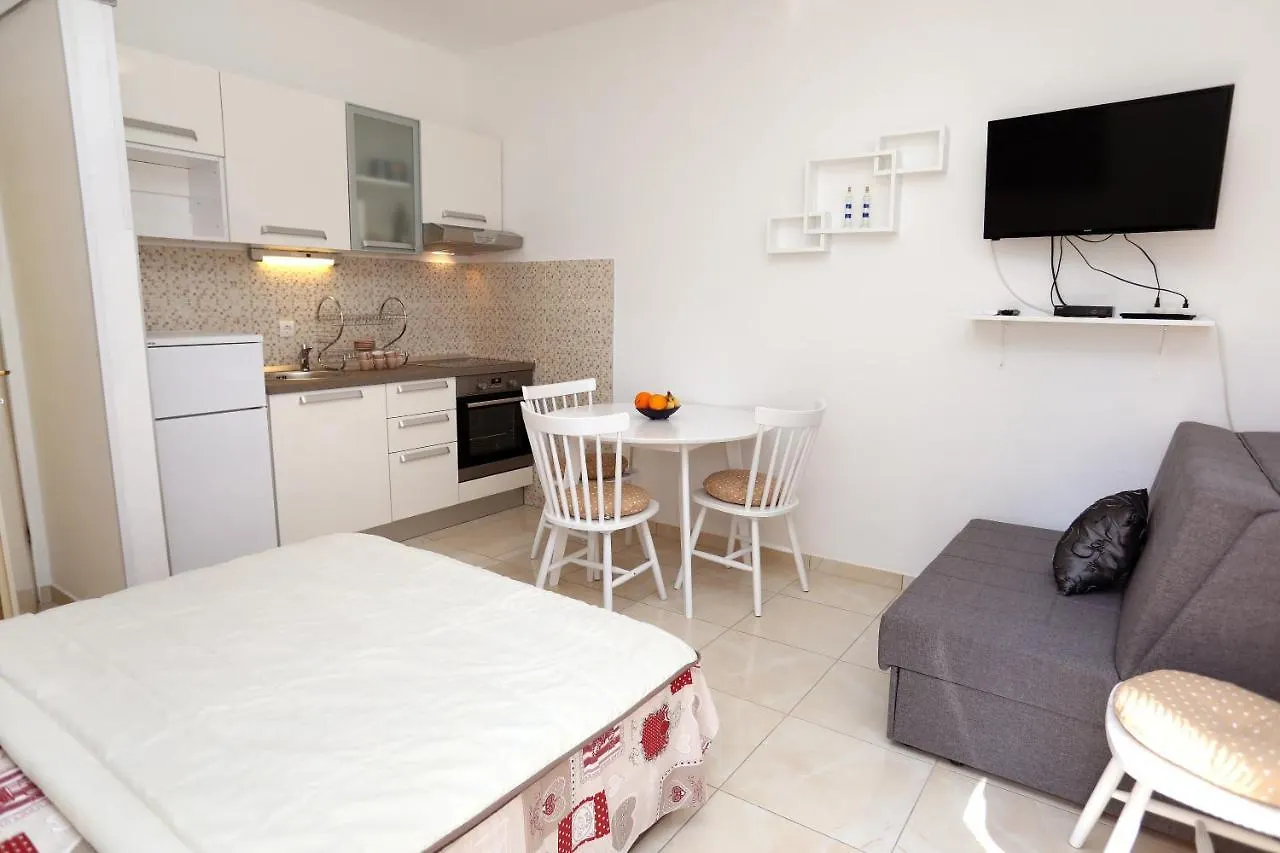 Remarkable 2-Bed Apartment In Okrug Gornji Trogir 0*,  Chorwacja
