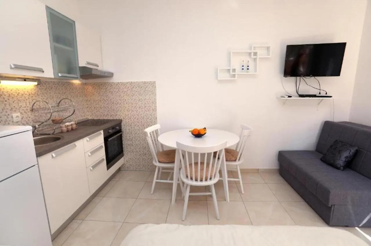Remarkable 2-Bed Apartment In Okrug Gornji Trogir 0*,
