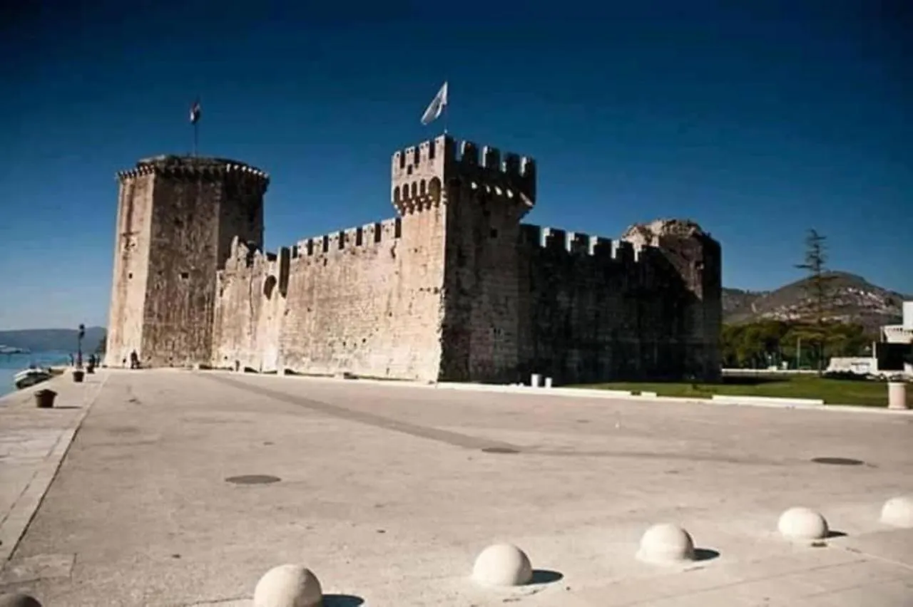 Remarkable 2-Bed Apartment In Okrug Gornji Trogir